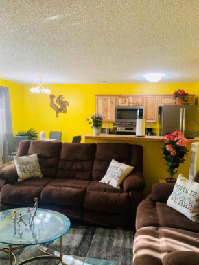 The Sunset 2-bedroom apartment near COS Airport